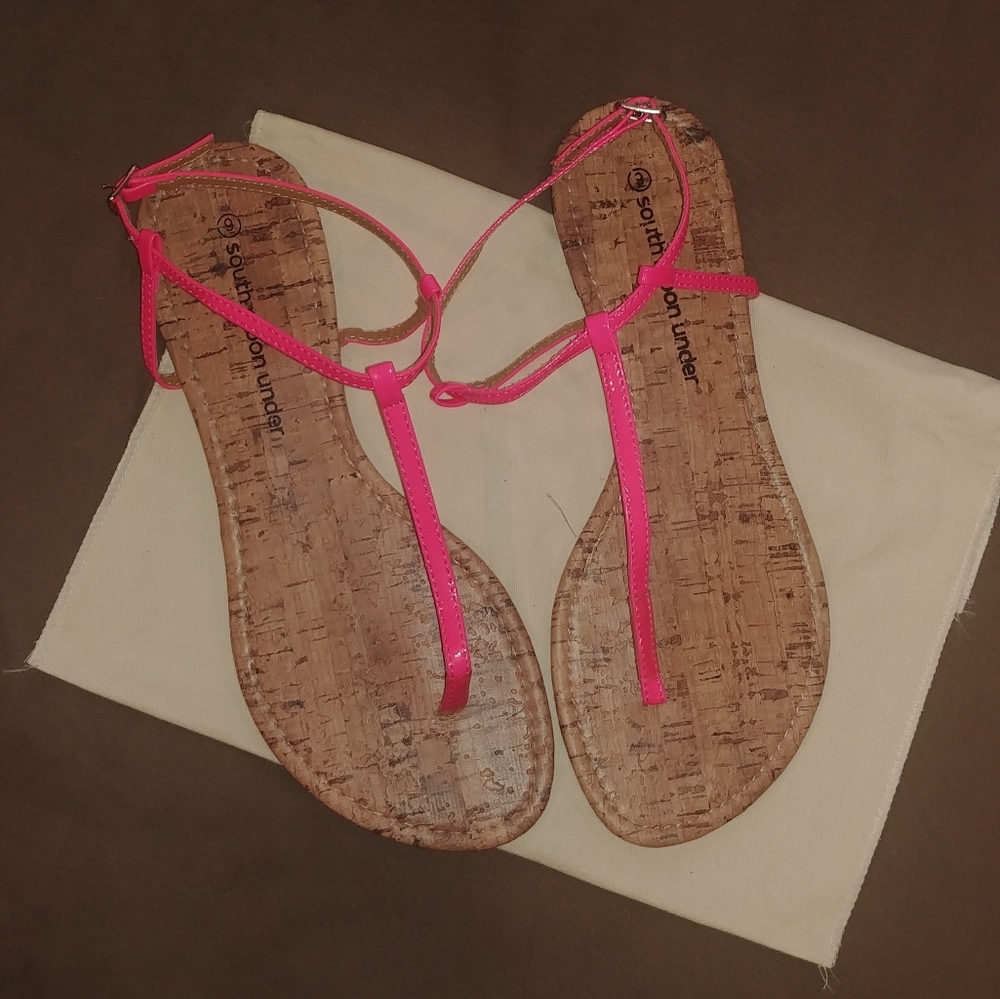 NWT South Moon Under neon pink thong sandal